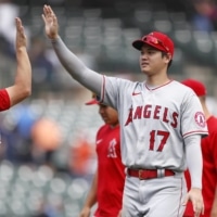 Shohei Ohtani celebrates with his teammates after their win over the Tigers in Detroit on Thursday. | USA TODAY / VIA REUTERS