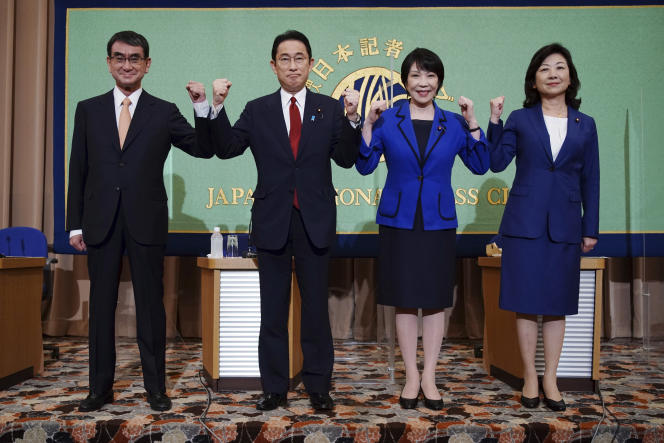 Les quatre candidats à la présidence du Parti libéral-démocrate (au pouvoir), Taro Kono, Fumio Kishida, Sanae Takaichi et Seiko Noda, avant un débat organisé par le Japan National Press Club à Tokyo, le 18 septembre 2021.