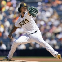 Padres starter Yu Darvish pitches against the Giants in San Diego on Thursday. Darvish lasted 5⅓ innings and did not factor in the decision. | AP / VIA KYODO