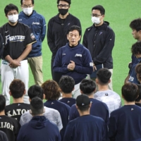 Fighters manager Hideki Kuriyama addresses the team before their game against the Buffaloes at Sapporo Dome on Saturday. | KYODO