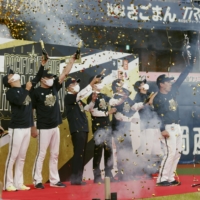 The Orix Buffaloes celebrate winning the Pacific League on Wednesday at Tokyo Dome. | KYODO
