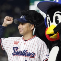 Masanori Ishikawa has spent 20 seasons with the Swallows and helped the team move within one win of winning the Japan Series with his performance on Wednesday. | KYODO