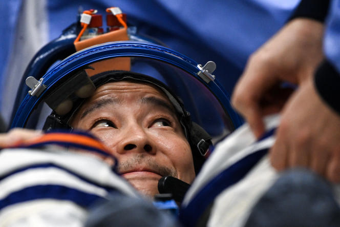 Le milliardaire japonais Yusaku Maezawa s’apprête à décoller de Baïkonour, au Kazakhstan, le 8 décembre 2021.