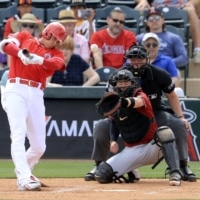 Angels designated hitter Shohei Ohtani connects for a second-inning hit against the Diamondbacks during a spring training game in Tempe, Arizona, on Saturday. | KYODO