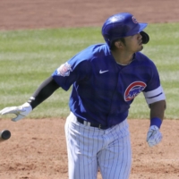 The Cubs' Seiya Suzuki hits a home run against the Mariners during the fourth inning of their spring training game in Mesa, Arizona, on Wednesday. | KYODO