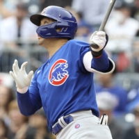 Chicago Cubs right fielder Seiya Suzuki hits an RBI single against the Pittsburgh Pirates at PNC Park on Wednesday. | USA TODAY / VIA REUTERS