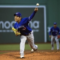Blue Jays starter Yusei Kikuchi pitches against the Red Sox in Boston on Tuesday. | USA TODAY / VIA REUTERS