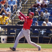 The Angels' Shohei Ohtani bats against the Brewers during a spring training game in Phoenix on Thursday. | USA TODAY / VIA REUTERS