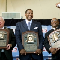 Former MLB star Dave Winfield (center), who was inducted into the Hall in 2001 alongside Bill Mazeroski (left) and Kirby Puckett, will participate in an advisory board for the Hall's planned permanent exhibit on Black baseball. | REUTERS