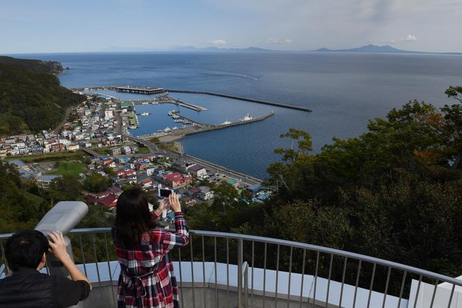 Site d’observation de l’archipel japonais des territoires du nord relié aux îles Kouriles russes, à Rausu, dans la sous-préfecture de Nemuro, sur l’île de Hokkaido, au nord du Japon, en octobre 2018.