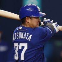Chunichi's Taiki Mitsumata drives in the game-winning run against Orix at Kyocera Dome Osaka on Saturday. | KYODO
