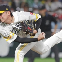 The Hawks' Nao Higashihama pitches against the Lions at Fukuoka's PayPay Dome on Wednesday. Higashihama threw his first no-hitter in SoftBank's 2-0 victory. | KYODO
