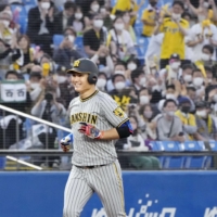 Hanshin Tigers pitcher Junya Nishi recorded his first complete game and first home run against the Yakult Swallows at Jingu Stadium in Tokyo on May 18. | KYODO