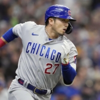 Seiya Suzuki drives in a run with a double against the Brewers during their game in Milwaukee on Sunday. | KYODO