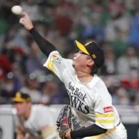 Nao Higashihama of the SoftBank Hawks pitches against the Seibu Lions in their Pacific League game at Fukuoka's PayPay Dome on Wednesday. | KYODO