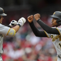 Pirates first baseman Yoshitomo Tsutsugo (left) celebrates with teammate Ke'Bryan Hayes after hitting a solo home run against the Reds in Cincinnati, Ohio, on Saturday. | USA TODAY / VIA REUTERS
