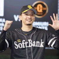 Hawks starter Nao Higashihama poses after earning his fifth win of the season on Wednesday at Tokyo Dome. | KYODO