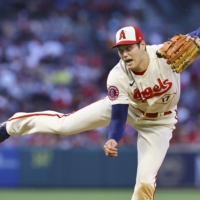 Angels starter Shohei Ohtani pitches against the White Sox in Anaheim, California, on Wednesday. | KYODO