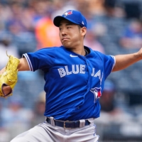 Blue Jays starter Yusei Kikuchi pitches against the Royals in Kansas City on Wednesday. | USA TODAY / VIA REUTERS