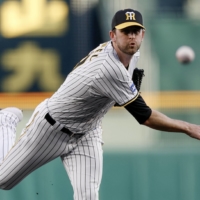 Tigers Joe Gunkel pitches against the BayStars at Koshien Stadium on Sunday. | KYODO