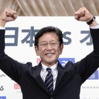 Samurai Japan manager Hideki Kuriyama poses for photos during a news conference on Thursday. | KYODO