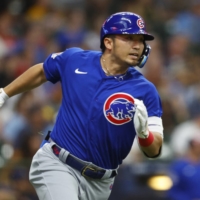 Cubs right fielder Seiya Suzuki runs the bases to complete an inside-the-park home run against the Brewers in Milwaukee, Wisconsin, on Monday. | USA TODAY / VIA REUTERS