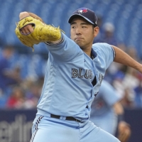 Blue Jays starter Yusei Kikuchi pitches against the Rays in Toronto on Thursday. | USA TODAY / VIA REUTERS