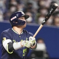 The Swallows' Munetaka Murakami blasts a home run in the seventh inning on Saturday, | KYODO