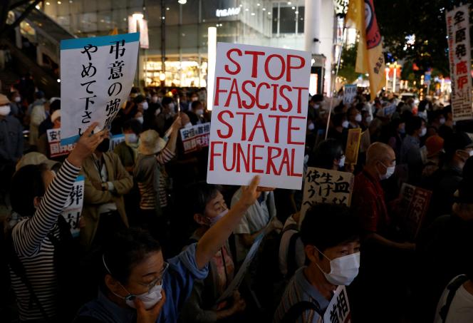 Manifestation, le 25 septembre 2022, contre les funérailles nationales de l’ancien premier ministre Shinzo Abe qui se tiendront le 27 septembre, à Tokyo, au Japon.