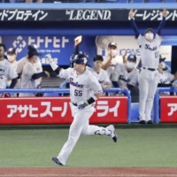 Munetaka Murakami is the first Japanese player to hit 50 home runs since Hideki Matsui in 2002. | KYODO