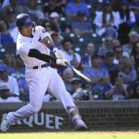 Cubs outfielder Seiya Suzuki hits a home run against the Reds during the eighth inning of their game in Chicago on Thursday. | USA TODAY / VIA REUTERS
