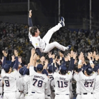 Swallows manager Shingo Takatsu is tossed in the air by his players after wining the Central League Climax Series Final Stage at Jingu Stadium in Tokyo on Oct. 14. | KYODO