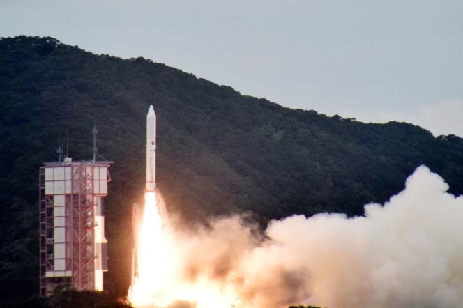 La fusée Epsilon-6 décolle de sa rampe de lancement au centre spatial d’Uchinoura, dans le département de Kagoshimadu, au Japon, le 12 octobre 2022.