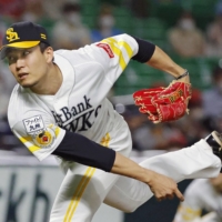 Former Hawks ace Kodai Senga has joined the New York Mets in a reported $75 million deal. | KYODO