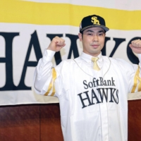 The Hawks' Kensuke Kondo poses during his introductory news conference in Fukuoka on Dec. 14. | KYODO