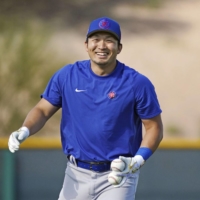 Cubs outfielder Seiya Suzuki's status for MLB Opening Day is uncertain following an injury to his left oblique. | KYODO