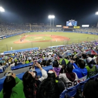 The Tokyo government has approved a redevelopment plan that will result in the demolition of Jingu Stadium. | KYODO 