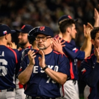 The Czech Republic's players applaud fans at Tokyo Dome after their World Baseball Classic Pool B game against Japan on Saturday. | AFP-JIJI