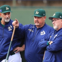 Australian manager Dave Nilsson (center) observes a practiceat Fuchu City Stadium in western Tokyo. | SCOTT POWICK / SMP IMAGES 