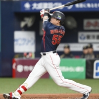 Murakami hits a three-run homer in the first inning of Samurai Japan's final World Baseball Classic warmup versus the Orix Buffaloes on Tuesday at Kyocera Dome Osaka. | KYODO