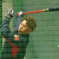 Masataka Yoshida takes batting practice in Osaka on Sunday. | 　ＷＢＣ日本代表に合流し、打撃練習する吉田＝大阪・舞洲