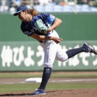 Seibu's Kona Takahashi pitches against the Hawks in Miyazaki on Saturday. | KYODO