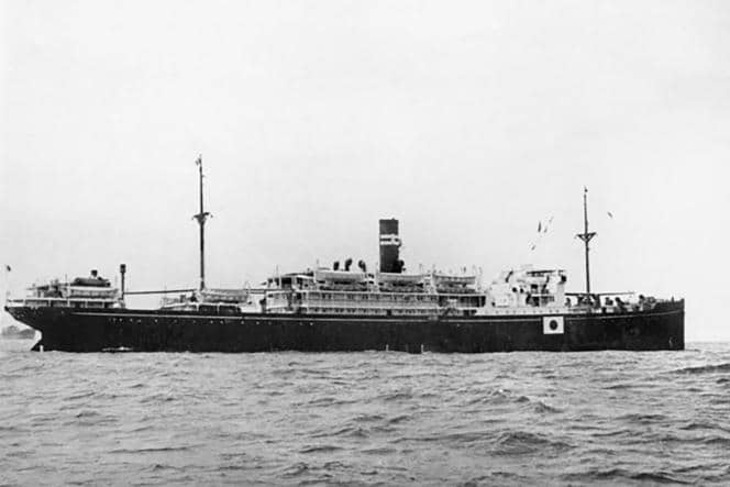 Cette photo prise en 1941 montre le navire japonais « Montevideo Maru » en mer.