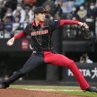 Naoyuki Uwasawa pitches against the Lions at Es Con Field Hokkaido on Wednesday. | KYODO