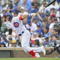 The Cubs' Seiya Suzuki hits a fourth-inning single against the Rays in Chicago on Monday. | GETTY / VIA KYODO
