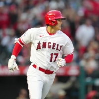 Shohei Ohtani rounds the bases after hitting a home run against the Red Sox in Anaheim, California, on Wednesday. | USA TODAY / VIA REUTERS