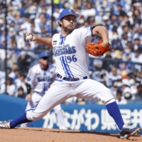 BayStars starter Trevor Bauer pitches against the Carp at Yokohama Stadium on Wednesday. | KYODO