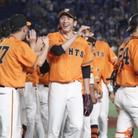 Shosei Togo (center) improved to 5-1 with his victory over the BayStars at Tokyo Dome on Wednesday. | KYODO