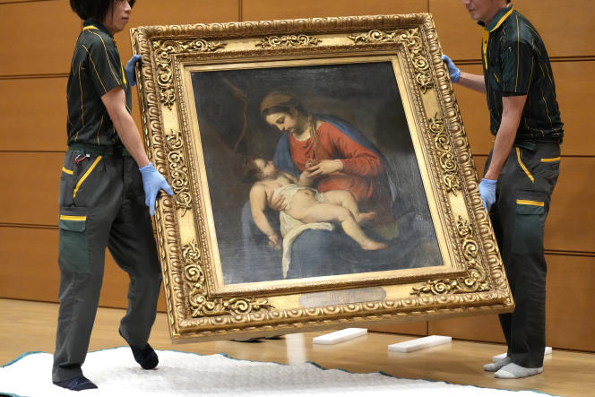 Le tableau « La Vierge à l’enfant », d’Alessandro Turchi, à l’ambassade de Pologne à Tokyo, avant son renvoi en Pologne, le 1er juin 2023.