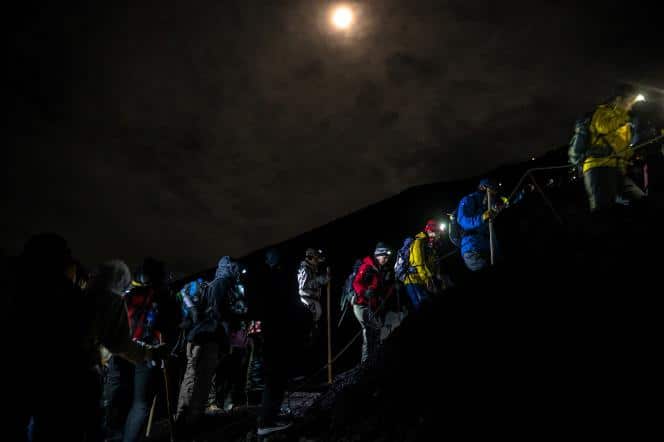 Une ascension du mont Fuji, au Japon, le 15 août 2022.